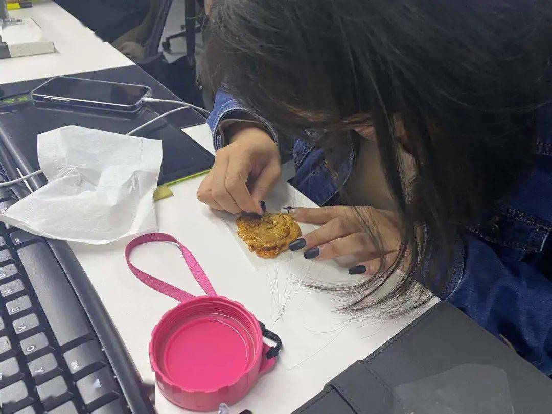 先抠糖饼,如果抠失败的话.【杰视帮】