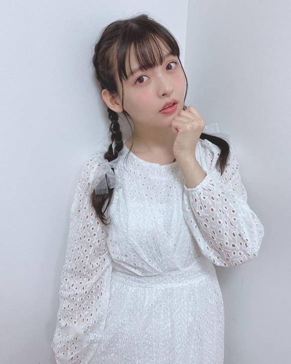 白色lo娘裙太可爱了!美女声优"政委"上坂堇美照赏