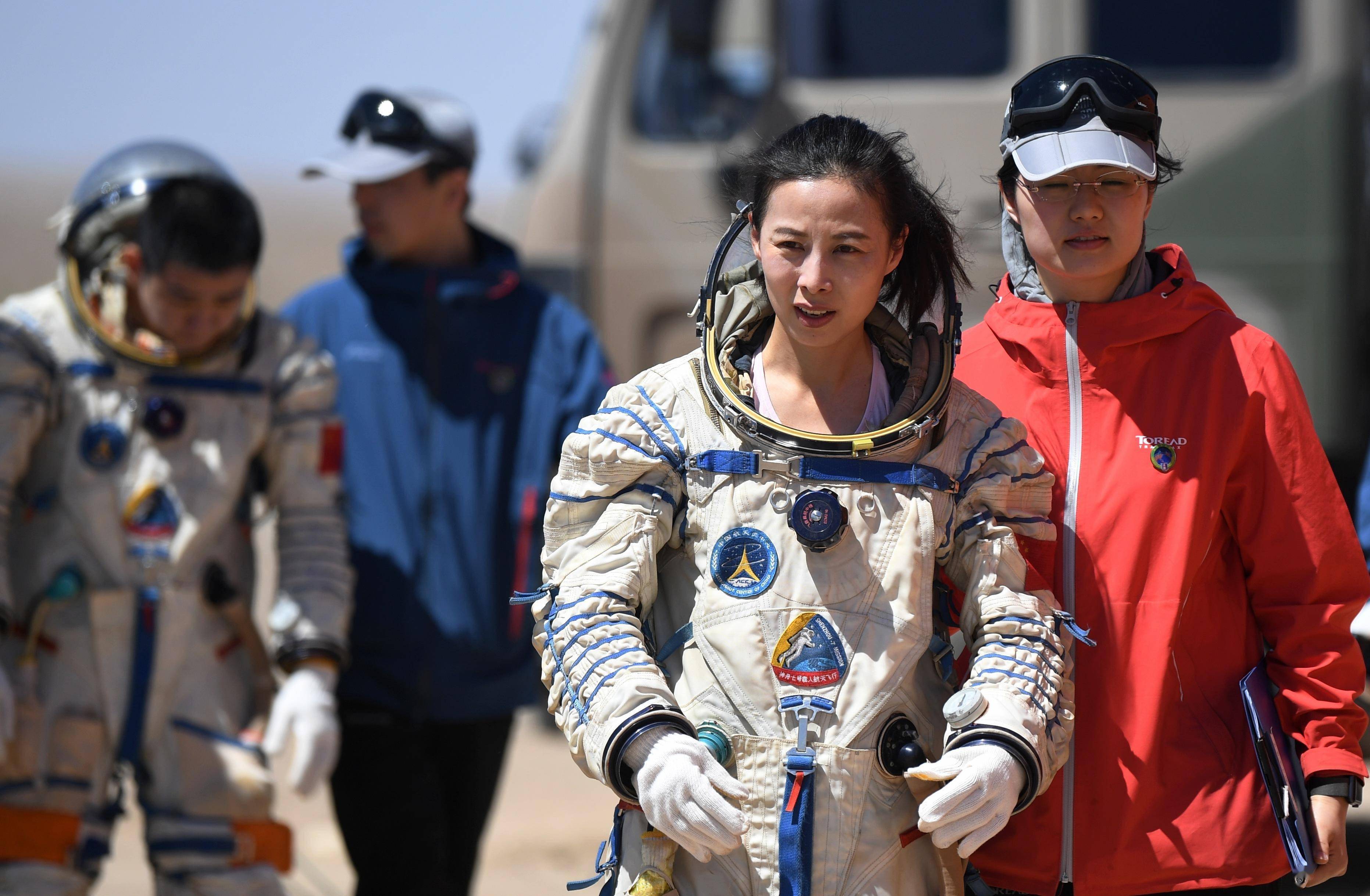 又美又飒!王亚平将成中国首位出舱女航天员,组图看幕后训练