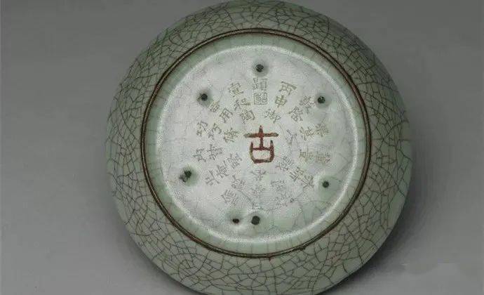 北宋官窑专烧宫廷用瓷,产量低,传世品极少.