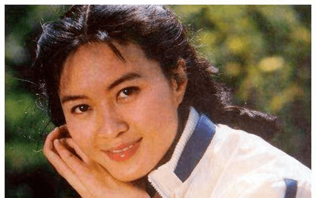 一代北影校花,如何毁于一场婚姻?_方舒