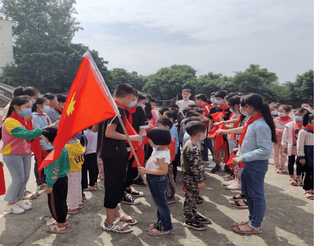 请党放心 强国有我|潼南区各级少先队庆祝建队72周年_朝阳小学