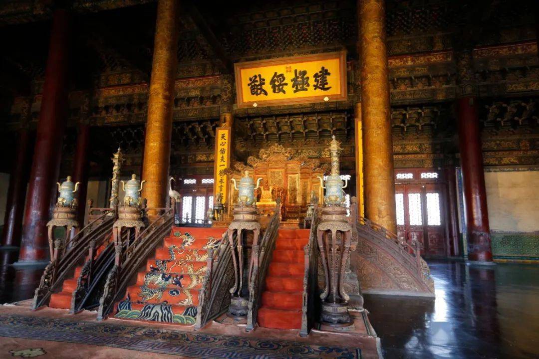 揭秘:走进600年故宫,看看古代皇帝他们家用什么样的家具?