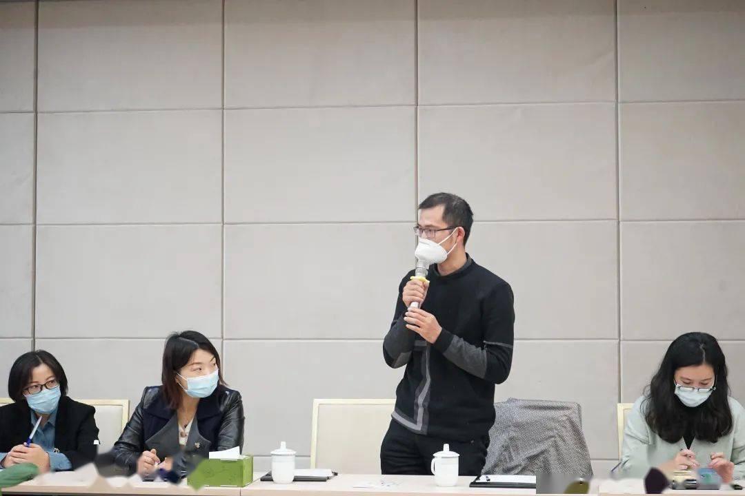 氛围热烈扬州市心理咨询公益联盟的成员施文洁,彭小峻,邱正芳,就她们