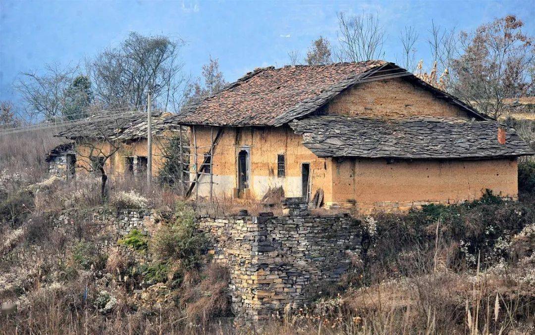 宅基地房屋纠纷在农村时有发生,如果老房子的权属不清晰,关联人之间
