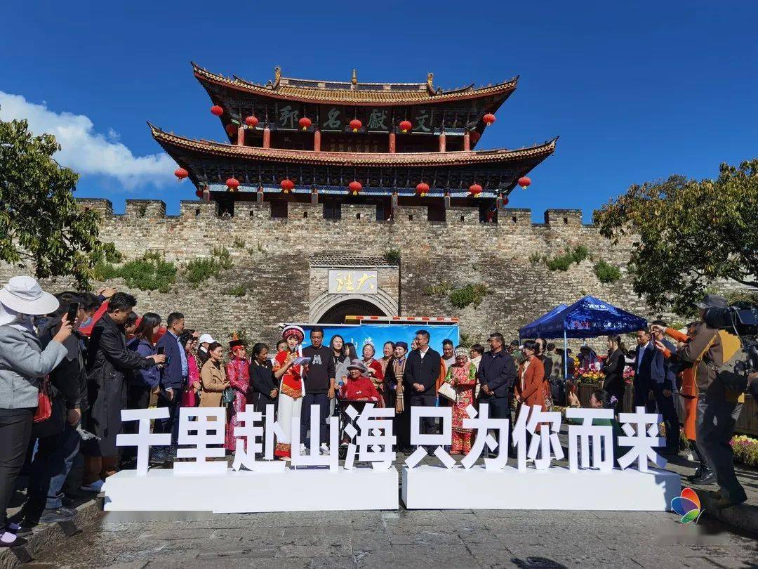 为爱出发大鹏母子跨9省经116座城7200公里徒步旅行今抵大理