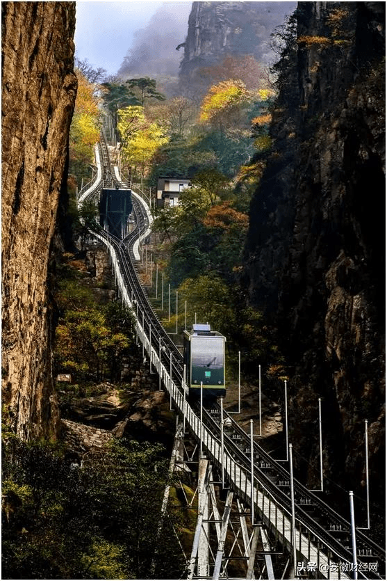 西海大峡谷网红小火车(图片来源:安徽省文化和旅游厅)