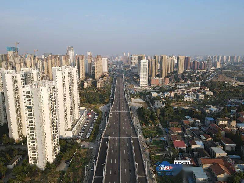 项目部克服重重困难,成功实现主线结构跨越卧龙大道,汉江北路,长虹北
