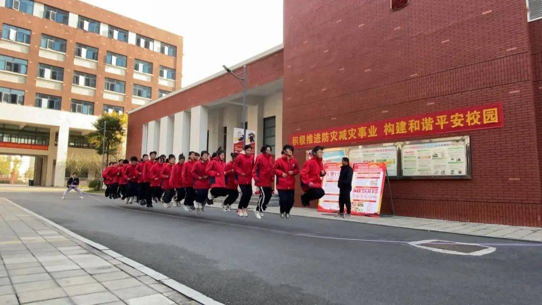 丰富校园文化生活,11月16日下午,合肥新站寿春实验中学开展了一场激动