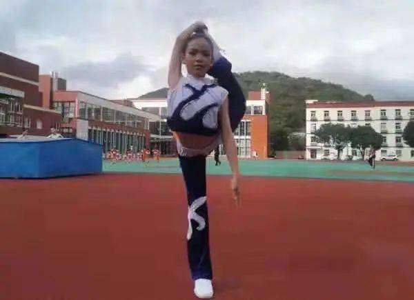 周锦晨四(6)班邬家璇自编街舞啦啦操六(5)班胡馨予五(4)班夏维蔚五(4)