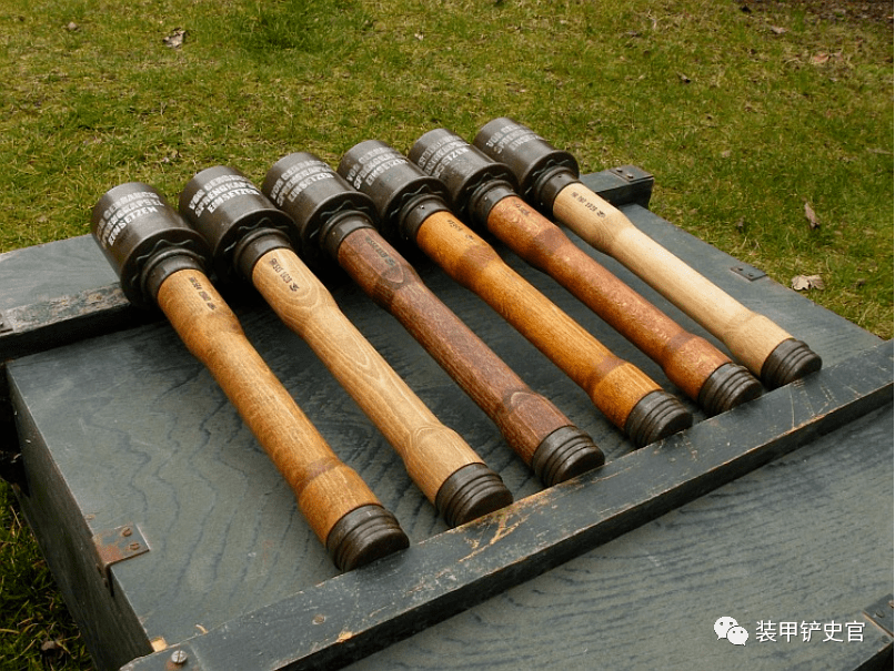 德国m24型木柄手榴弹全长365毫米,装药179克,全重595克.