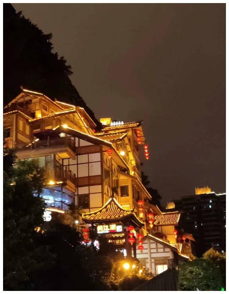 洪崖洞真的是《千与千寻》的取景地么?