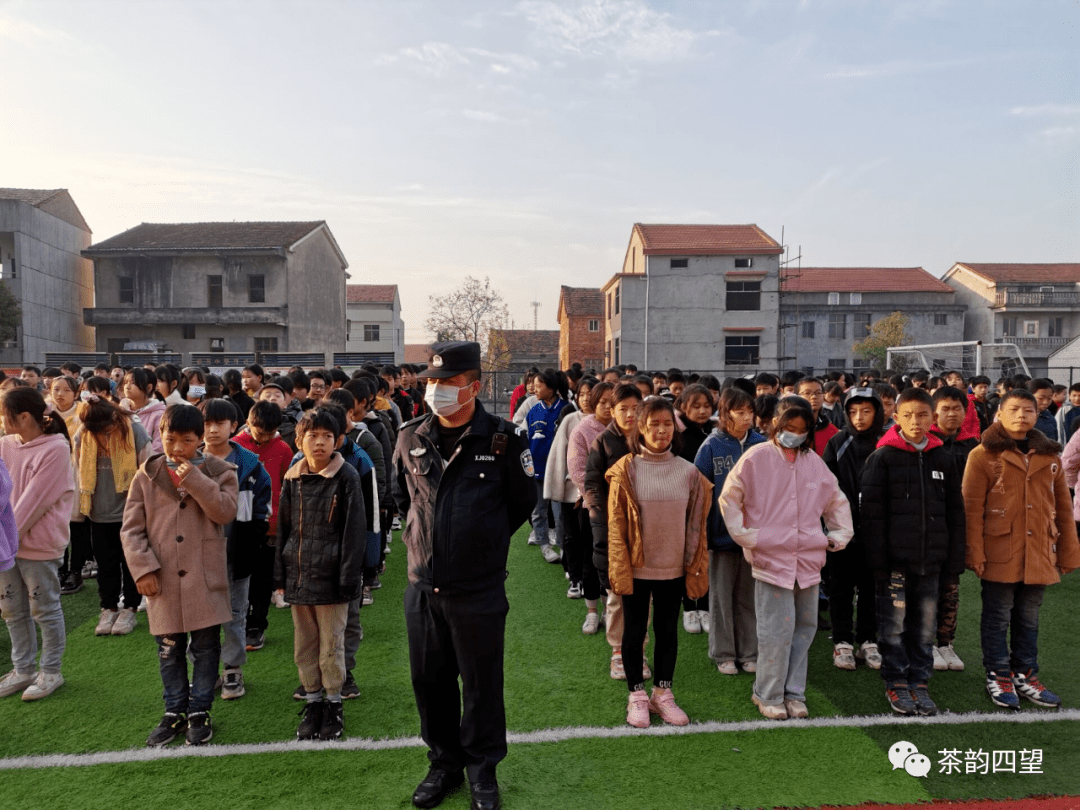 四望镇中心学校六个一开展宪法宣传周系列活动