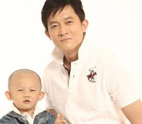 杨志刚34岁老婆近照,长成这般模样,难怪一直不愿公开