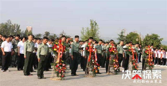 该县县委书记刘永国及在家的县处级领导出席公祭活动,县长方明洋主持