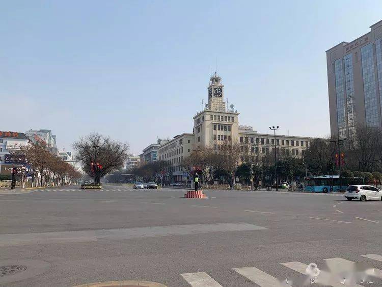 疫情下的西安不见往日人来车往