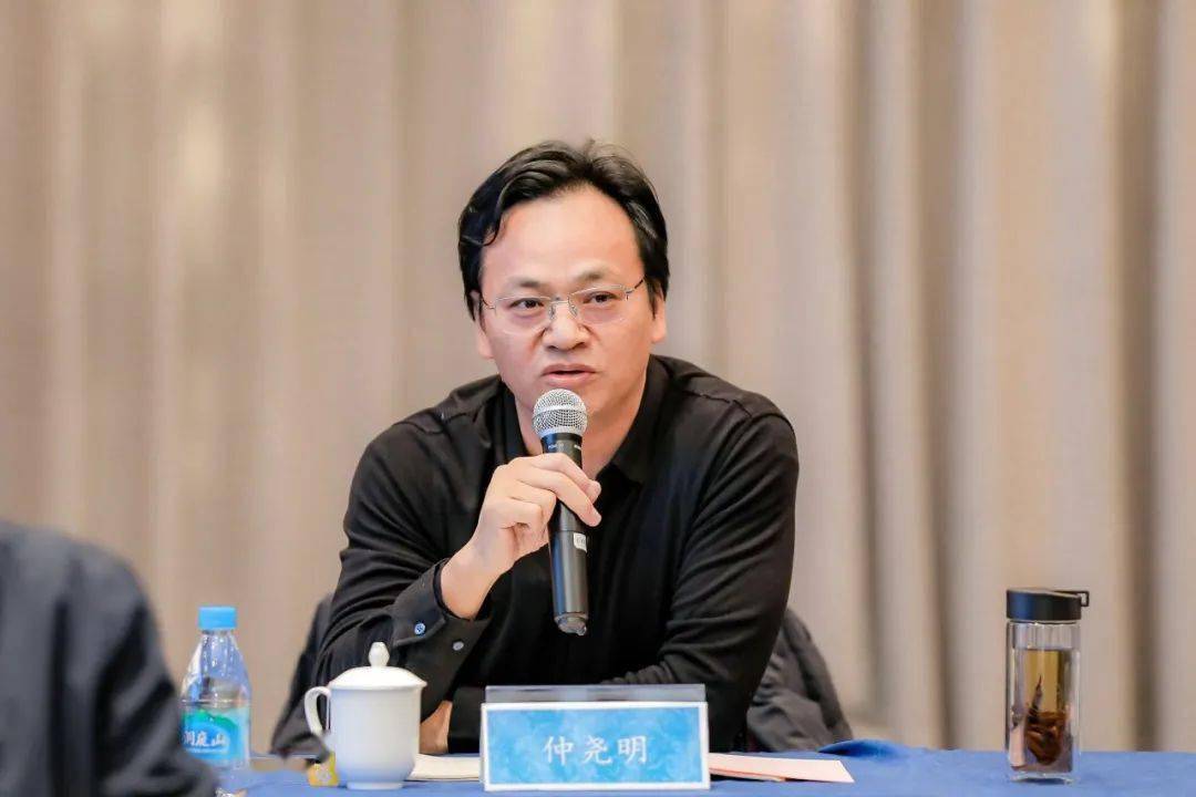 苏州实验中学校长仲尧明提出了"大学进中学"的畅想