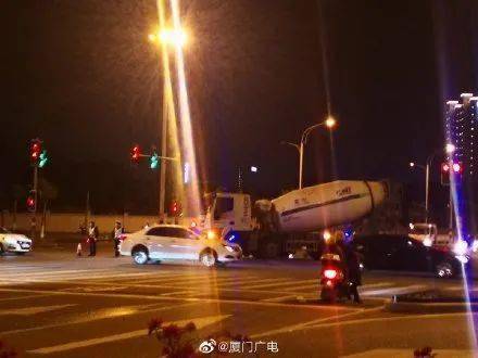 厦门街头突发惨烈车祸!_油罐_爆炸_车辆