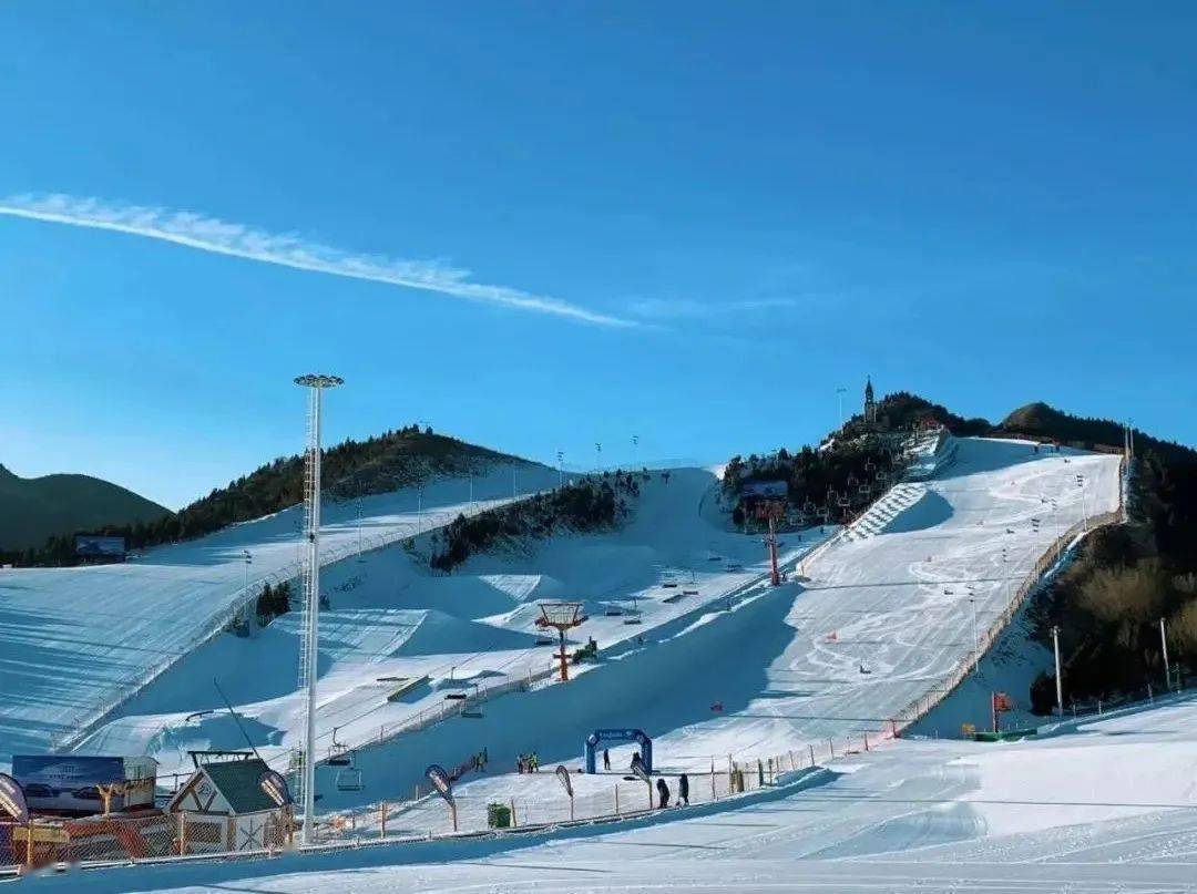 云居滑雪场0195一起来看看房山的冰雪游玩场所小编整理了一部分