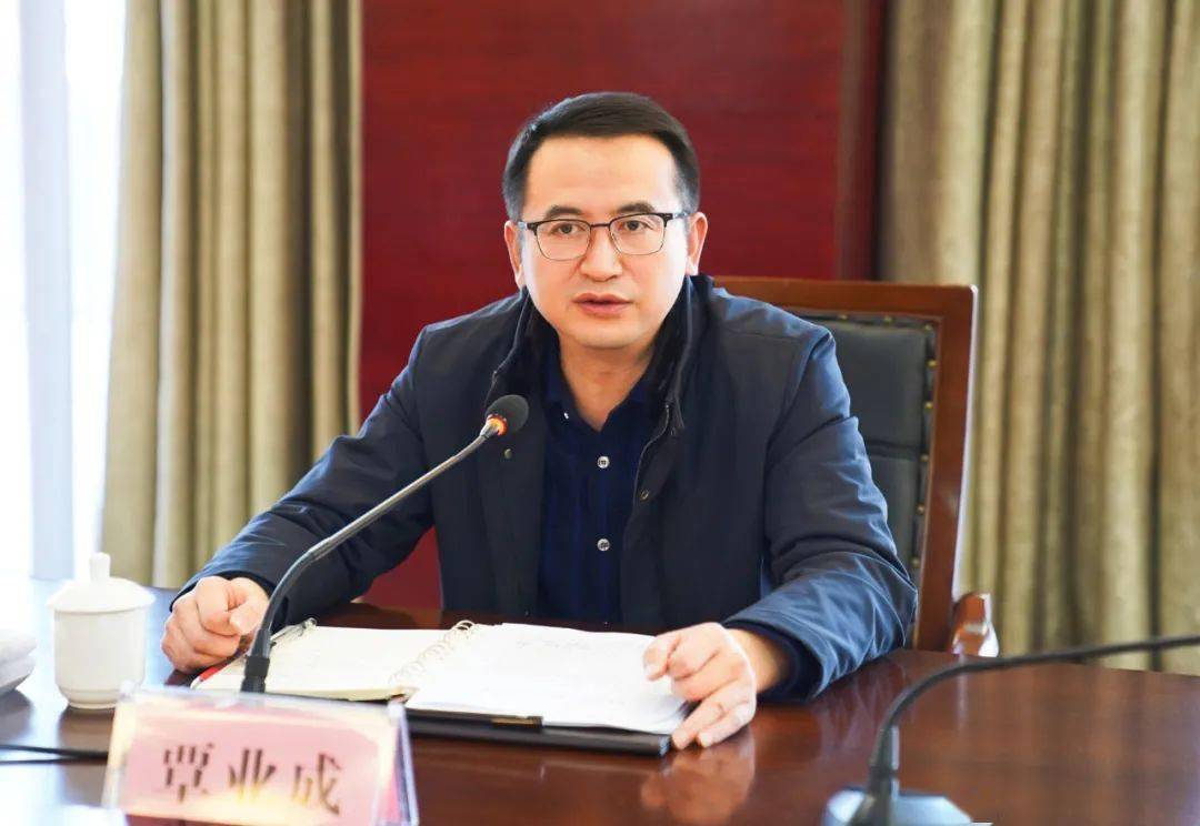 五峰召开民营企业家座谈会_发展_覃业成_全县