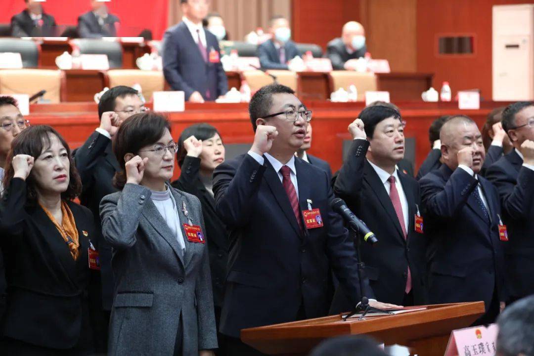 昆都仑区第十七届人民代表大会第一次会议胜利闭幕金