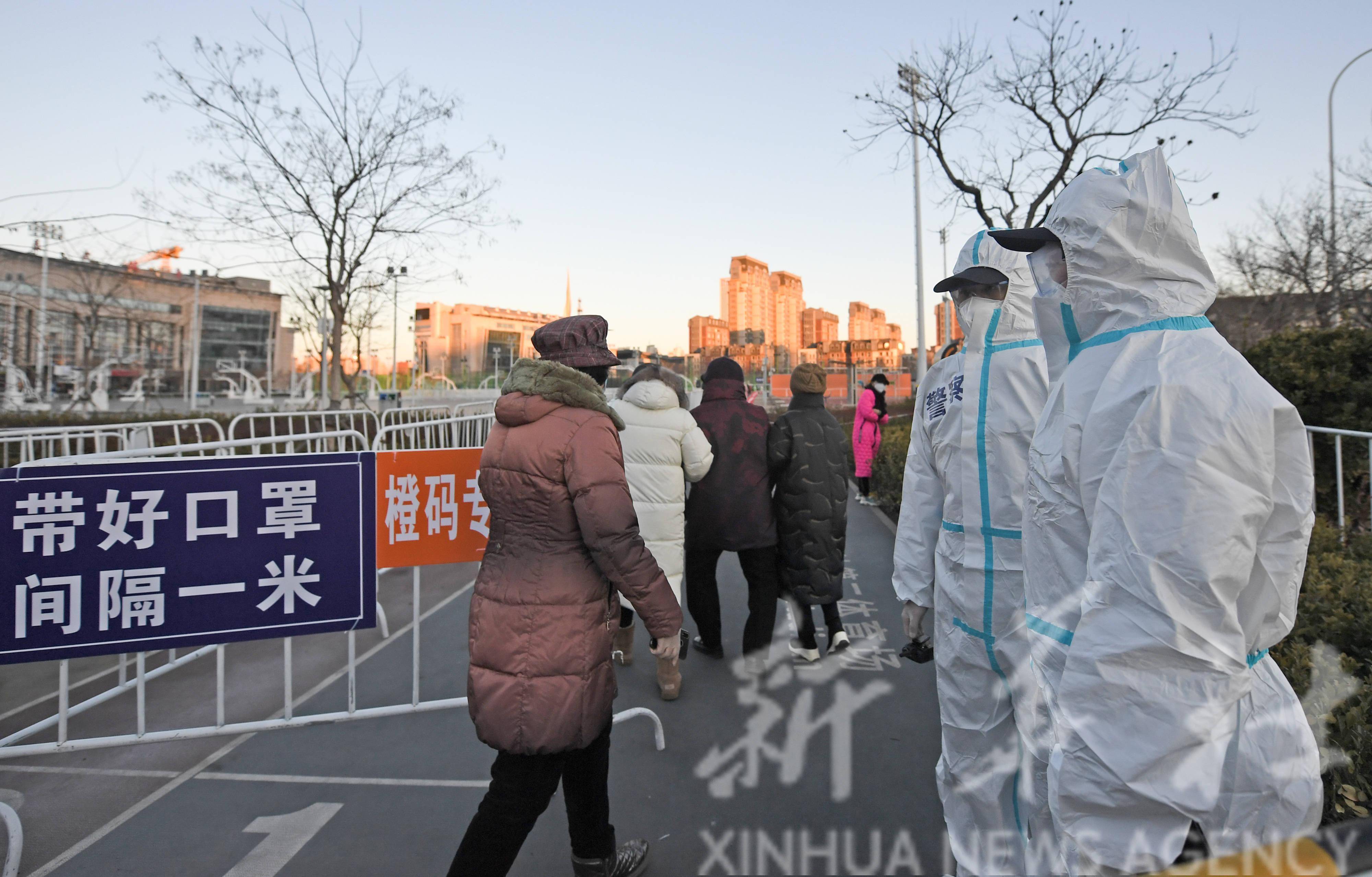 天津:致敬奋战在防疫一线的人民警察_新华社_疫情_防控
