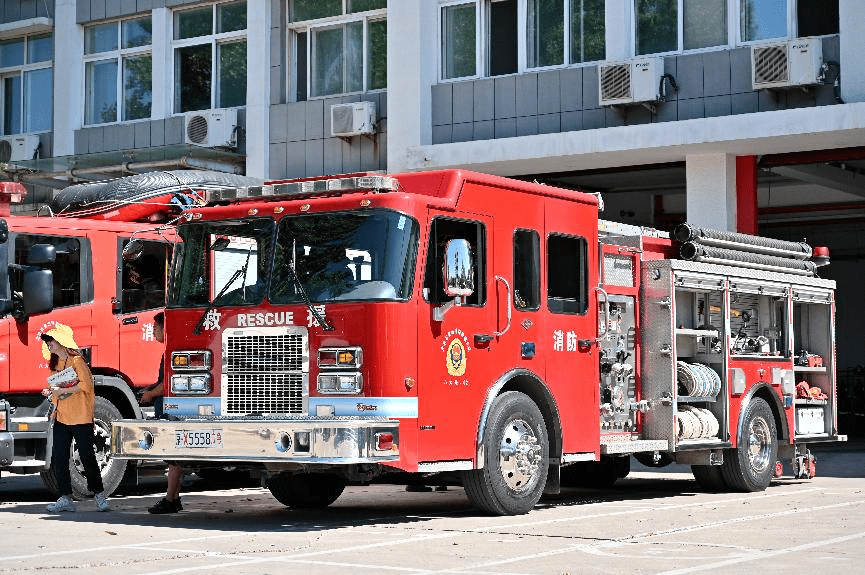 美国大力曾经在华销售的消防车包括大力雪龙(小型主战车),大力龙