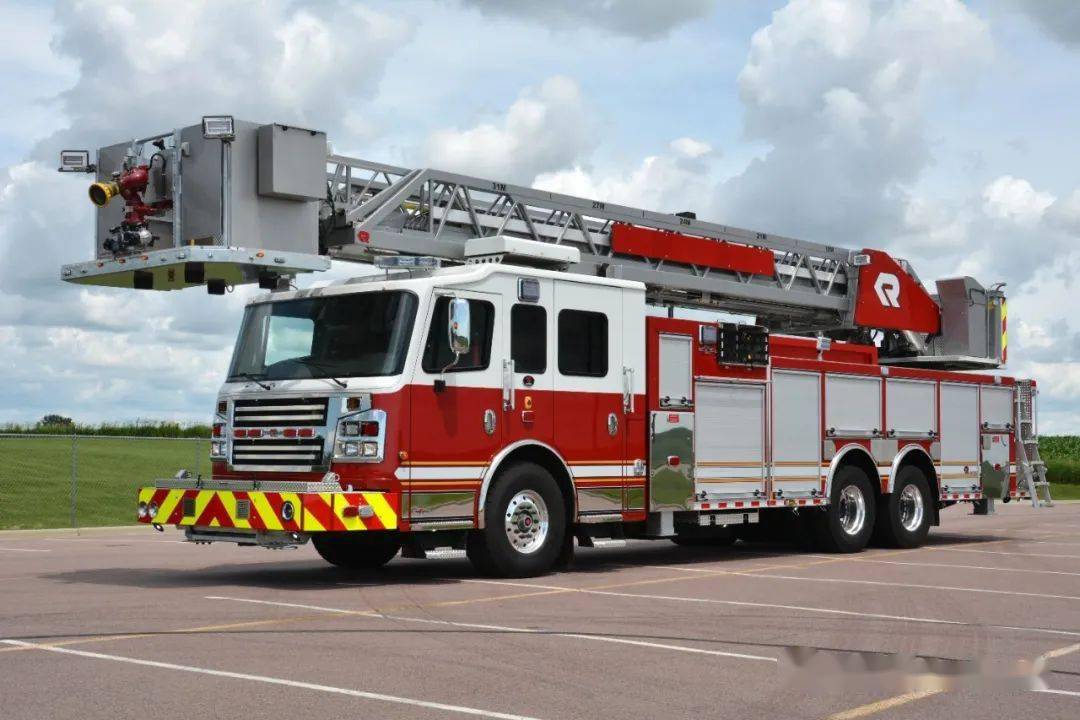 半挂云梯车是特色解析北美各类型高空救援消防车