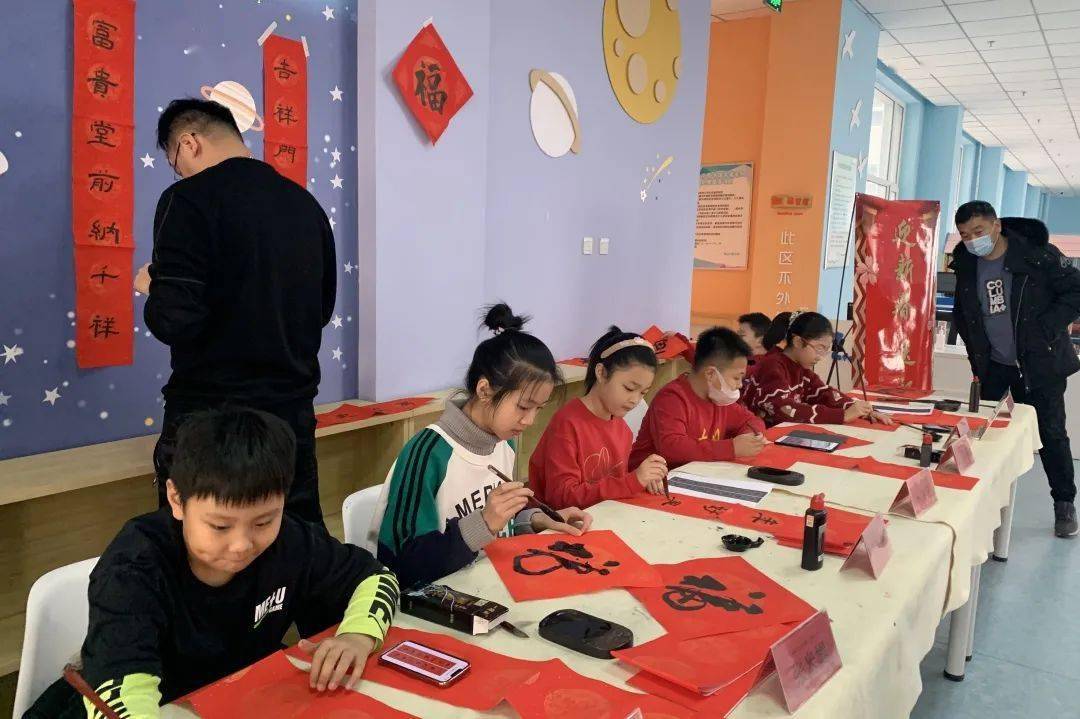 翰墨书香喜迎新春马良杯少儿书画大赛获奖小选手写福字写春联送春联