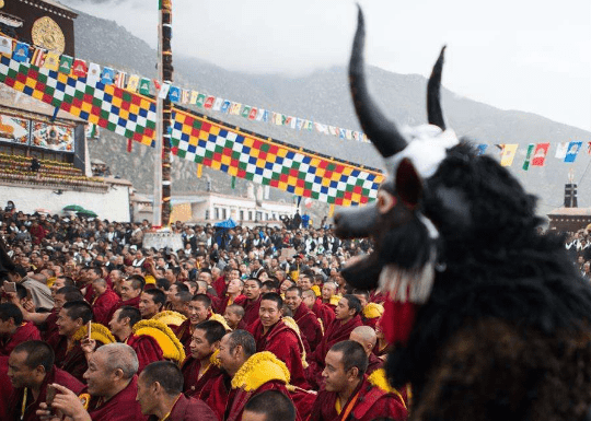 拉萨山坳里的寺庙建筑群,在川藏线旁却少有游客,名气超大_甘丹寺_宗喀
