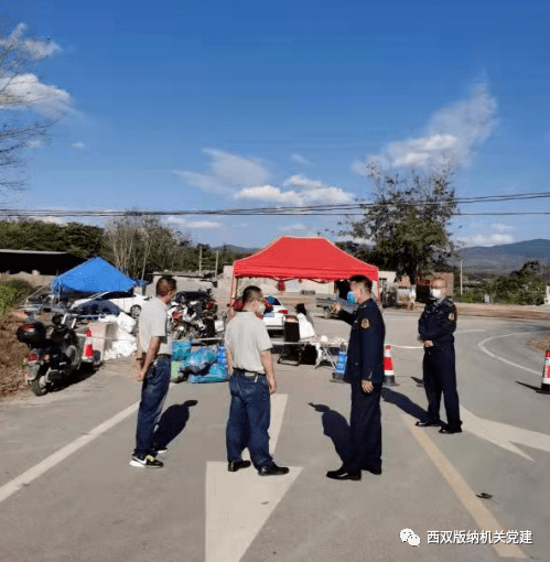 勐腊县交通运政管理所在勐远服务区上下行线堵卡点继续做好24小时不