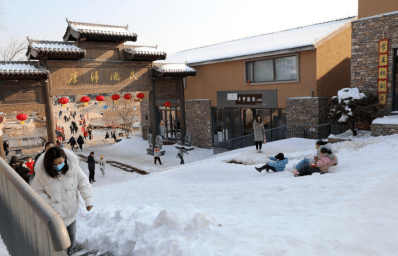 郯城望海楼景区滑雪场春节期间免费为医护人员,退伍军人,武警战士