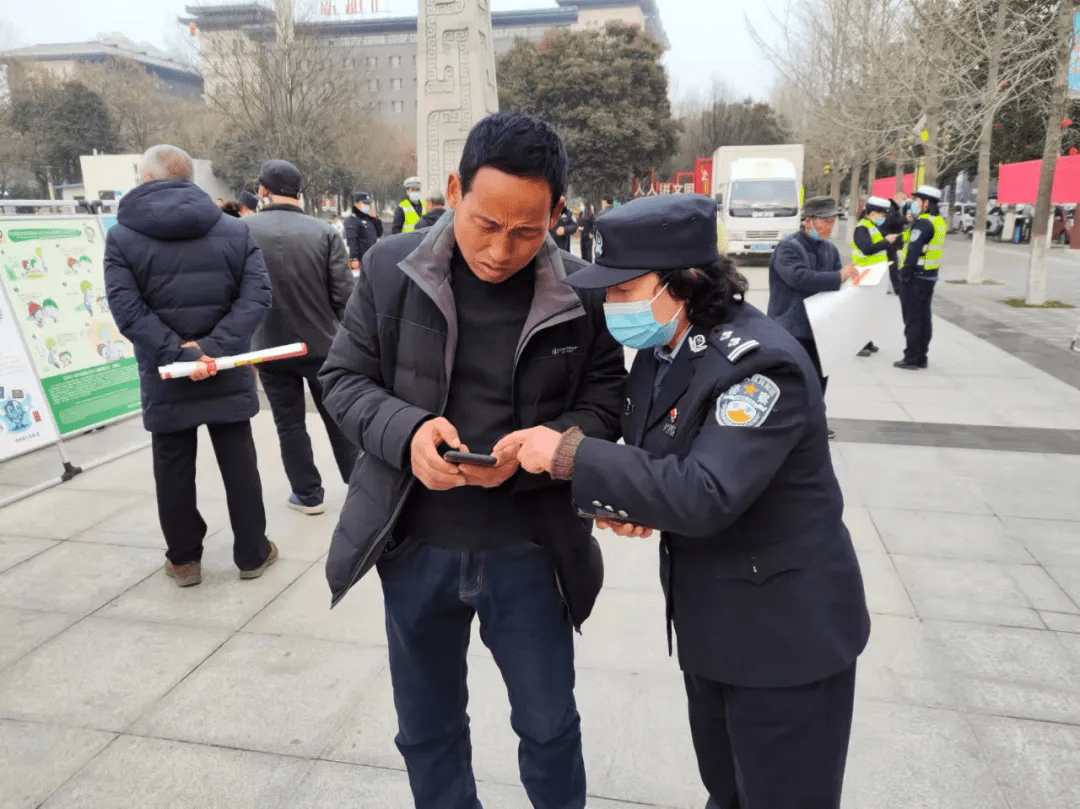 扶风县委副书记张湛林现场检查指导宣传活动.