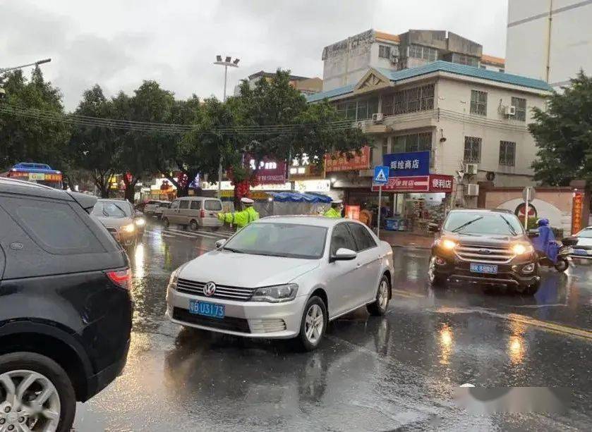 英德市区车流量明显增加,为全力保障恶劣