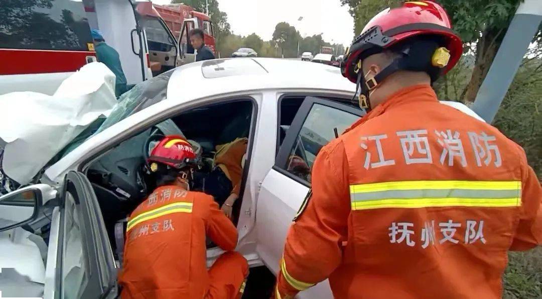 东临公路发生一起交通事故!_东乡_救援_人员