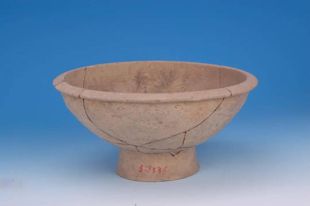 (距今约5300—4500年)碗新石器时代陶器,石首市东升镇走马岭遗址出土.