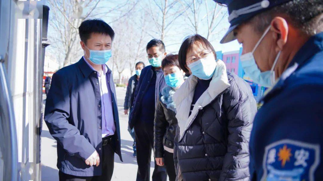 3月2日,县委副书记程科峰,副县长马玉娟到临西县玉兰小学,针对学校