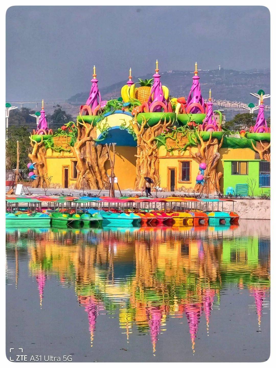 来到梦幻大世界主题乐园仿佛走进了女神们向往的童话王国,摩天轮,旋转