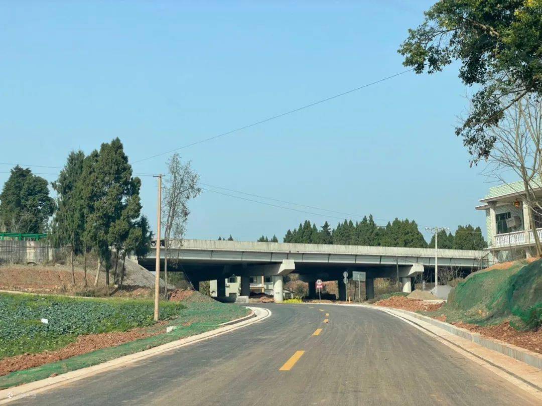 对加快构建丹山,小院,东峰,堪嘉四镇区域内循环路网奠定了坚实的基础