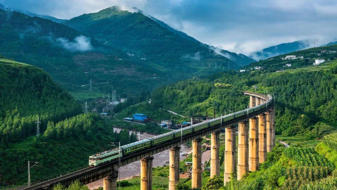 四川这几条重点铁路线今年有大动作～_隧道_成自_凉山