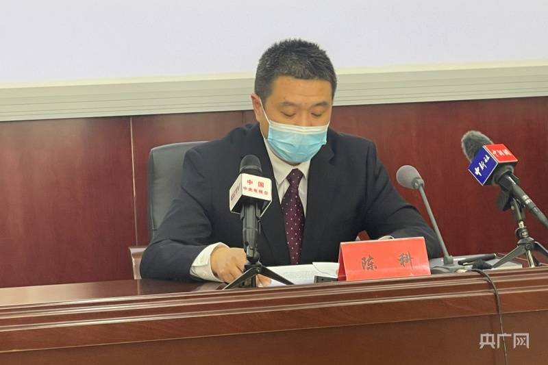 发布会上,西宁市政府副秘书长陈科通报西宁市新增1名新冠肺炎病毒核酸