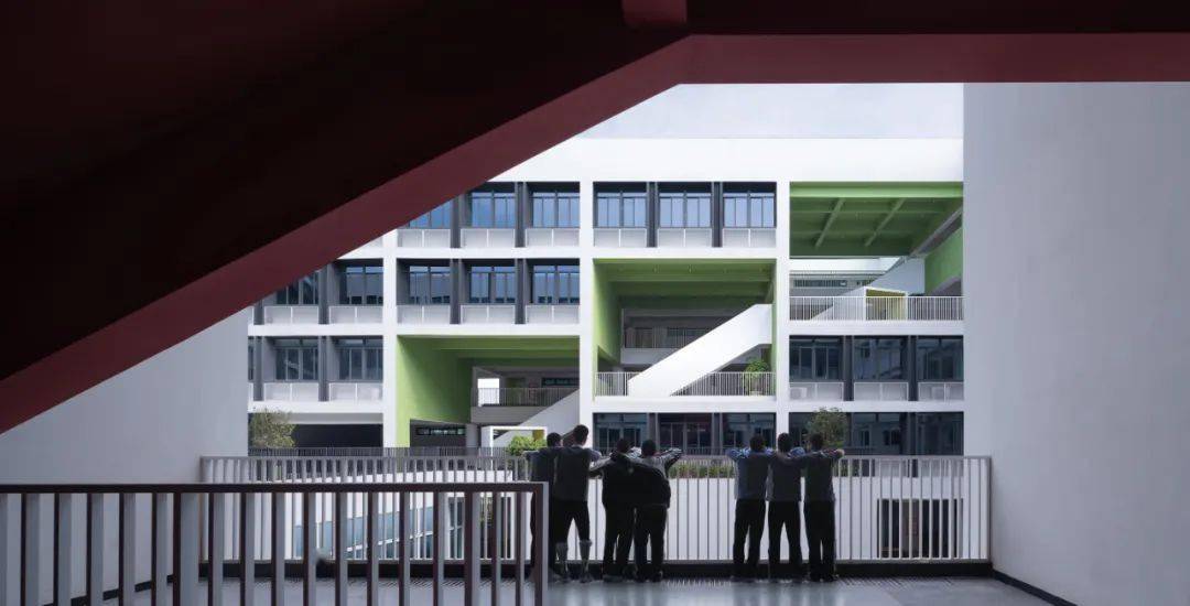 新作深圳市龙华区行知中学筑博设计联合公设