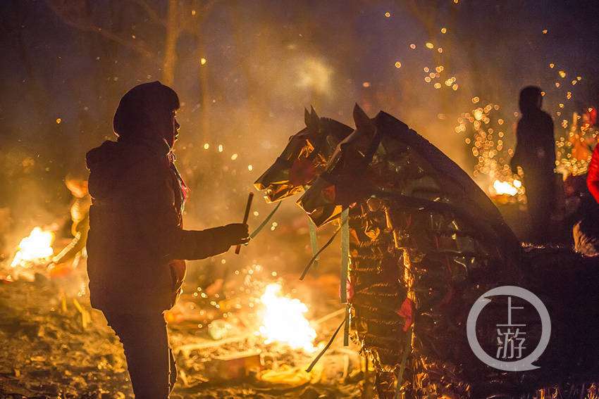 烧纸马祭祀,成了山东鲁北地区独特的祭祀方式.