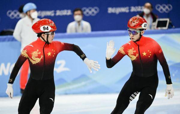 2月16日,北京2022年冬奥会短道速滑项目男子5000米接力决赛,武大靖