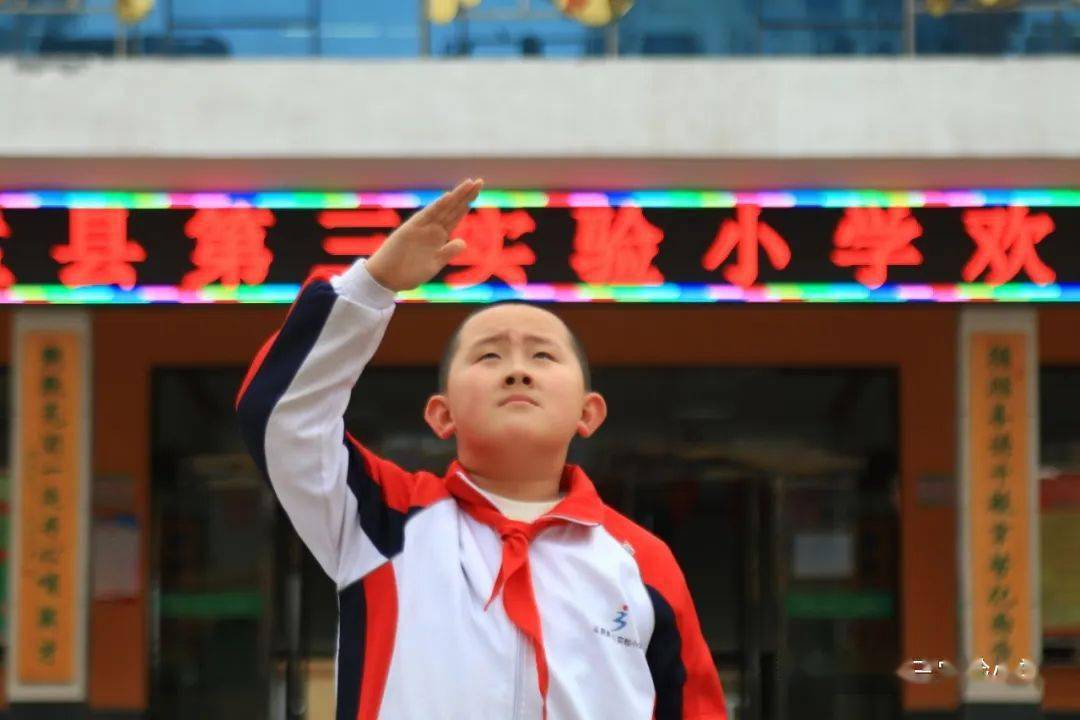 王思丁,盂县第三实验小学四年级6中队中队长,他爱