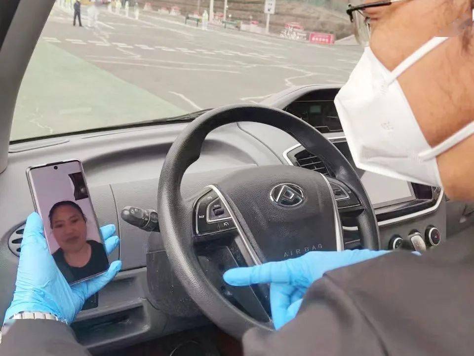 如果有任务,请让我去."今年48岁的李树国是辉南二院的一名职工.