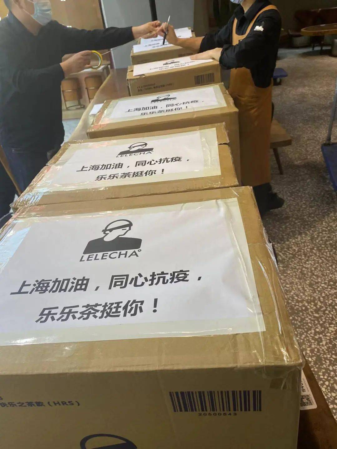 在抗击新冠关键时刻,了解到有些抗疫人员已不分昼夜连轴转了数十个