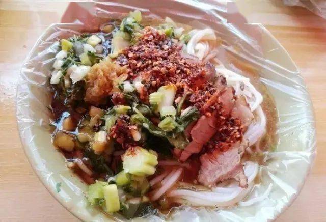 卤肉凉米线把酸浆米线吃出花样来临翔区1首当其冲的,当然就是各县的凉