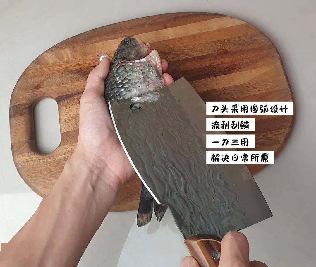 由于材质过硬,再加上刀面锤纹坑洼设计,拍大蒜,拍黄瓜,直接碎烂如泥!
