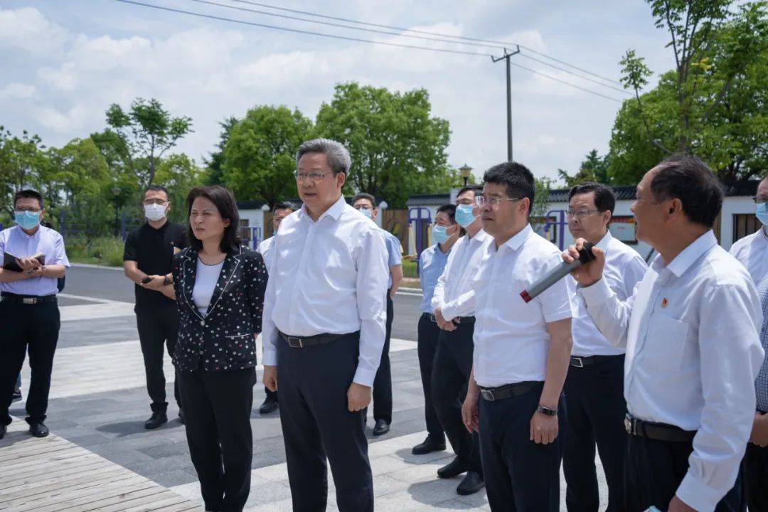 南通市委副书记市长吴新明率队来海门街道三南村走访调研